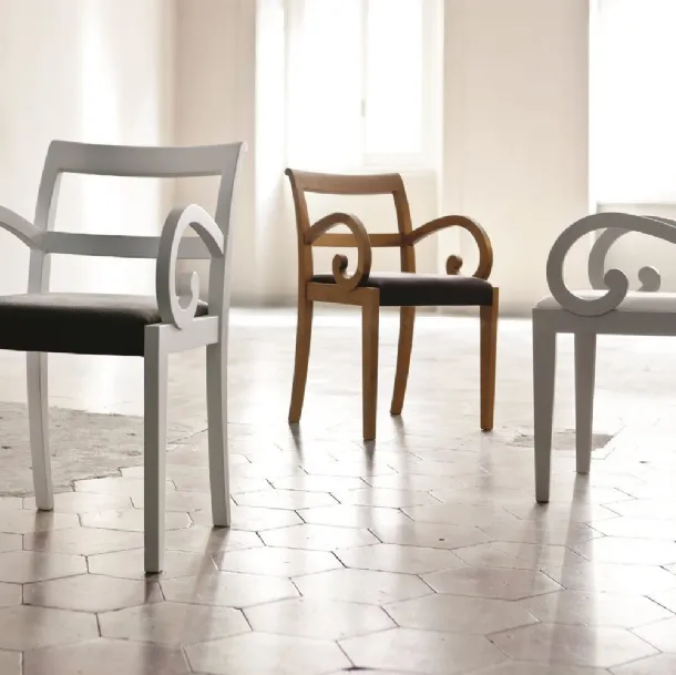 Sedia di design in legno massello con seduta in tessuto Garbo di Porada