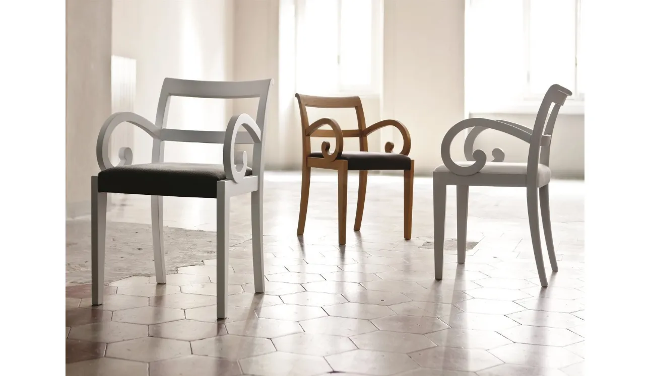 Sedia di design in legno massello con seduta in tessuto Garbo di Porada