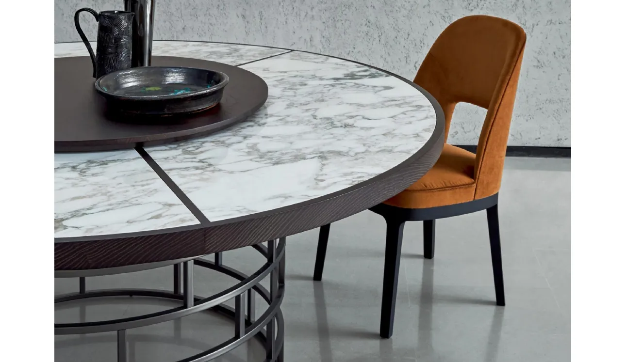 Tavolo rotondo con piano in marmo e legno Crown di Flexform