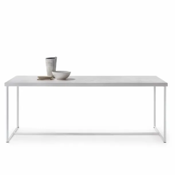 Tavolo Moka con piano in legno e base in metallo di Flexform