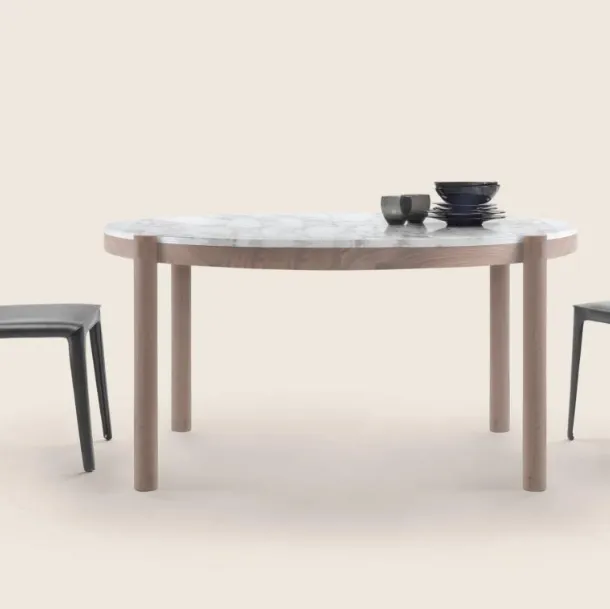 Tavolo rotondo Gustav in marmo bianco di Carrara e legno massello di Flexform