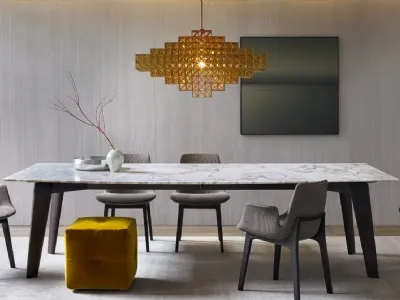 Tavolo rettangolare Howard con piano in marmo calacatta e base in rovere di Poliform