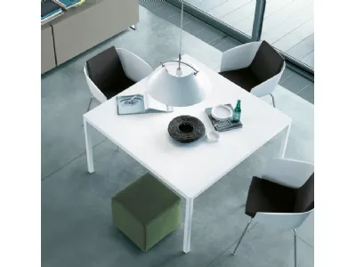 Tavolo quadrato Trevi in laccato opaco bianco di Poliform