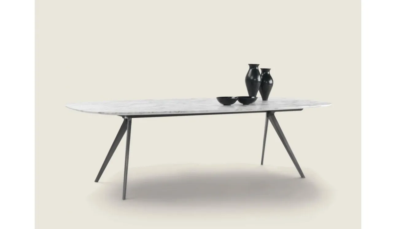 Tavolo Zefiro con top in marmo di Flexform