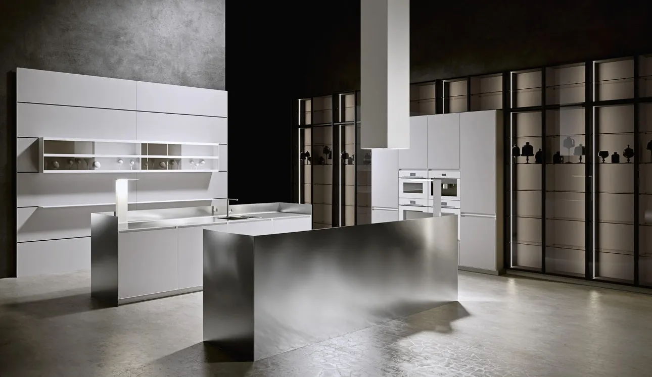 Cucina Design con doppia isola in laccato grigio chiaro e acciaio inox satinato AkB 08 05 di Arrital