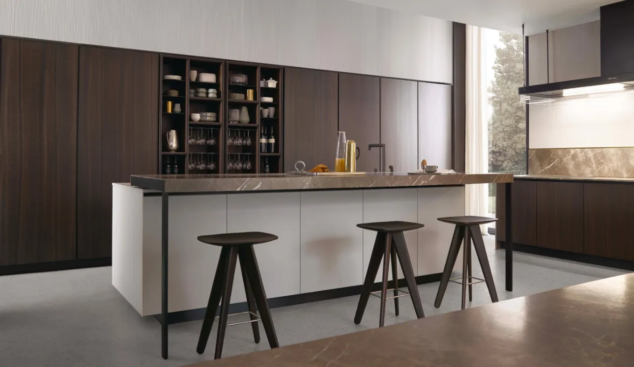 Cucina Design Alea 01 in laccato opaco con piano in Corian effetto marmo di Poliform