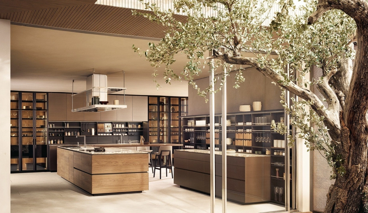 Cucina Design in Noce Canaletto e Marmo Calacatta con isola Artex di Poliform