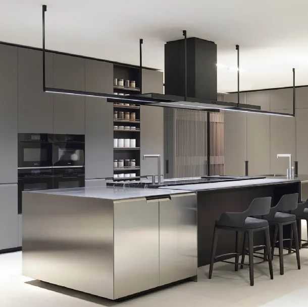 Cucina Design con isola in acciaio Shape 03 di Poliform