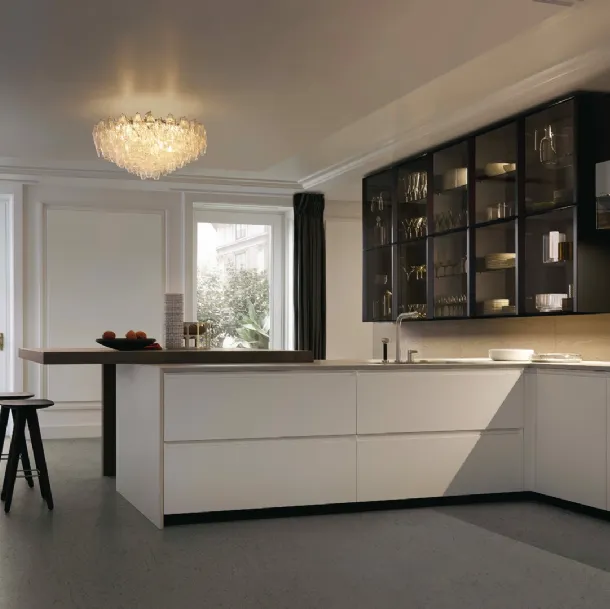 Cucina Design angolare Trail in laccato goffrato bianco e top in quarzite di Poliform