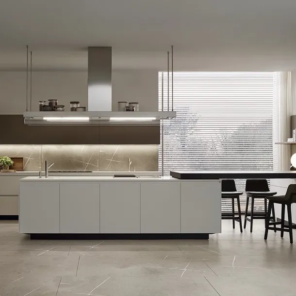 Cucina Design angolare Ak 04 02 in vetro lucido Grigio Londra e Laminam di Arrital