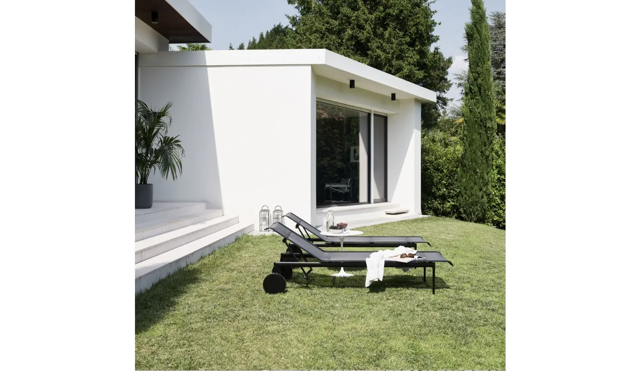 Sdraio da giardino 1966 Adjustable Chaise Lounge in Black di Knoll