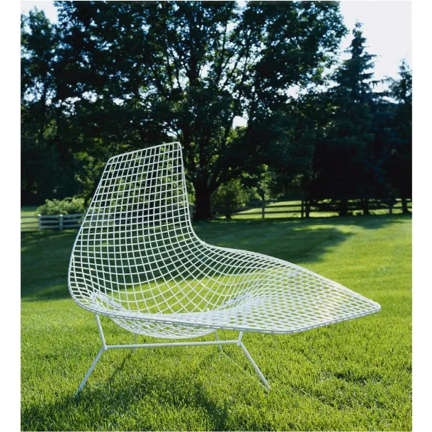 Poltroncina Lounge in metallo Bertoia Asymmetric Chaise di Knoll