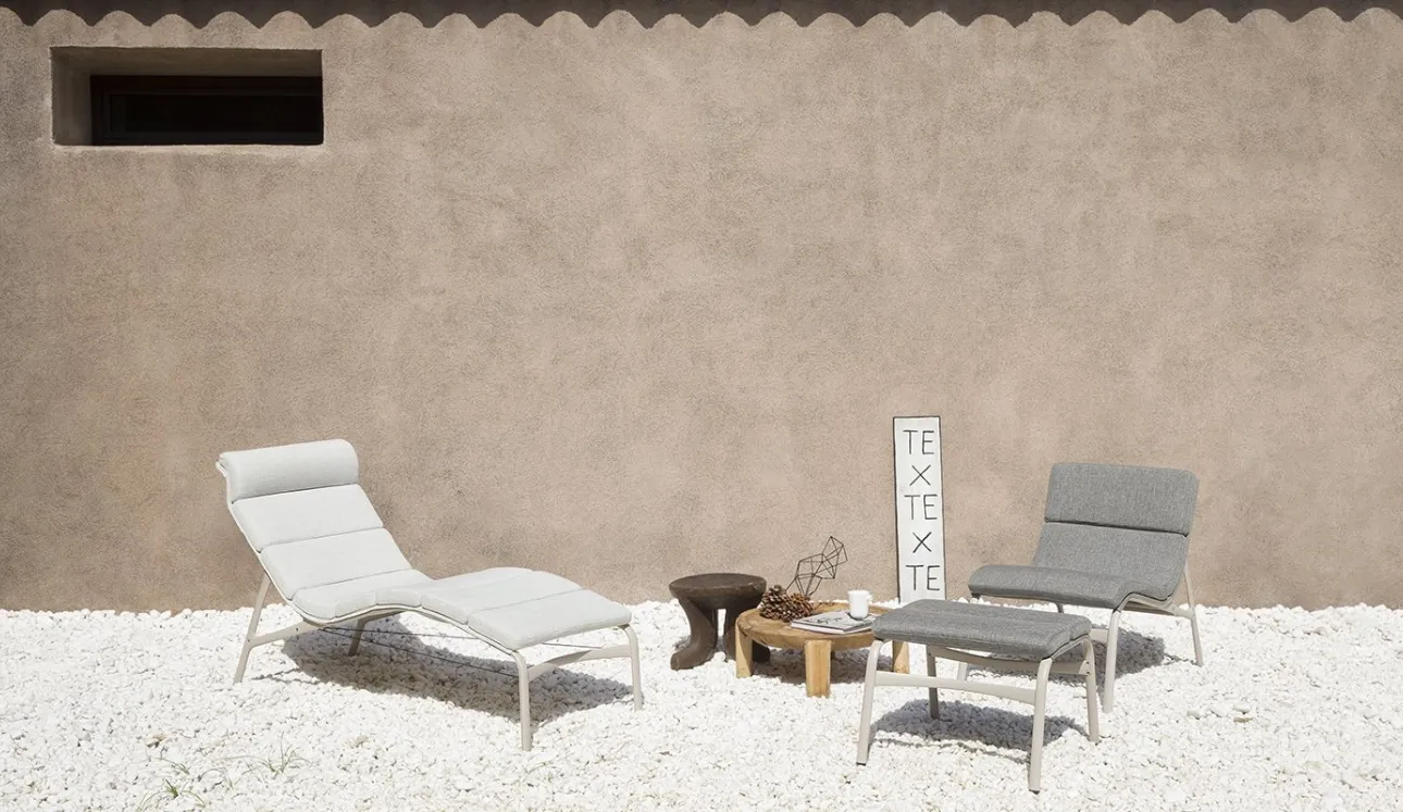 Sdraio e poltroncina con pouf Frame Soft Outdoor di Alias