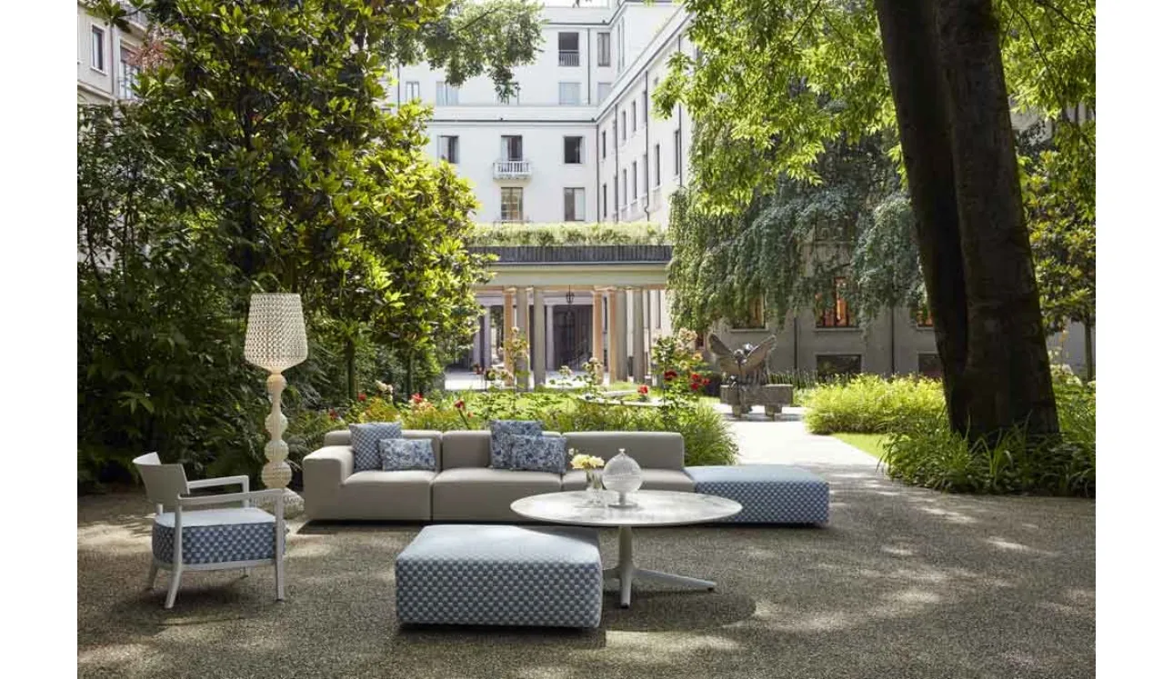 Divano e Pouf Pastics Outdoor di Kartell