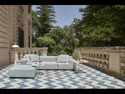 Divano e Pouf Pastics Outdoor di Kartell