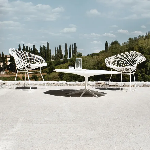 Tavolino da giardino Petal Coffee Table in nylon e metallo di Knoll