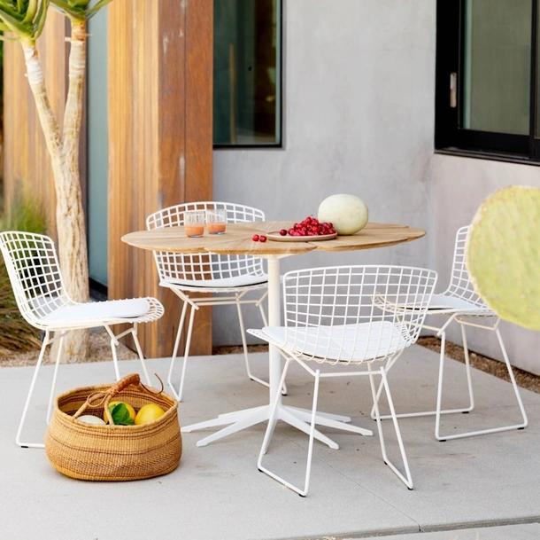 Tavolo Petal® Dining Table teak di Knoll