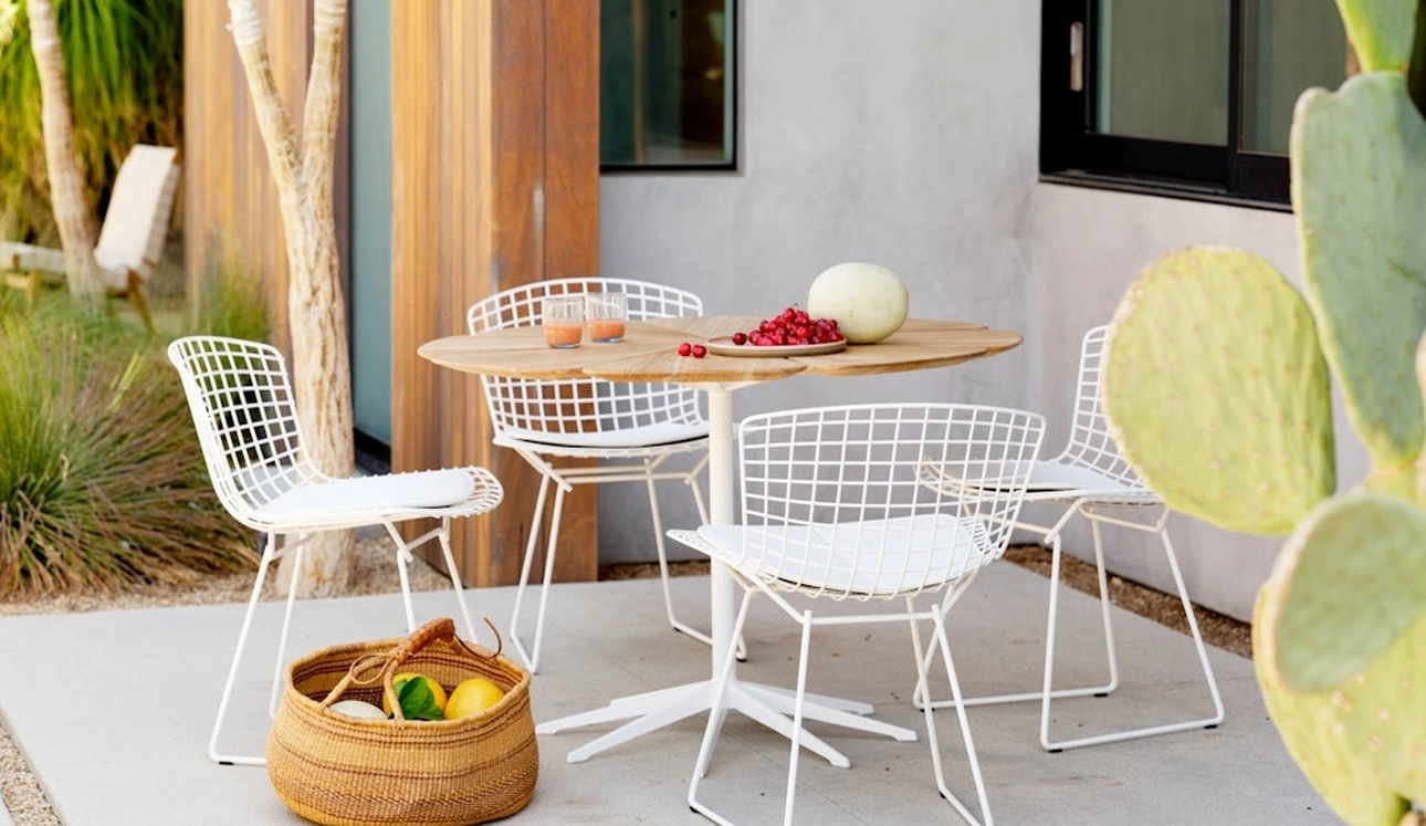 Tavolo Petal® Dining Table teak di Knoll