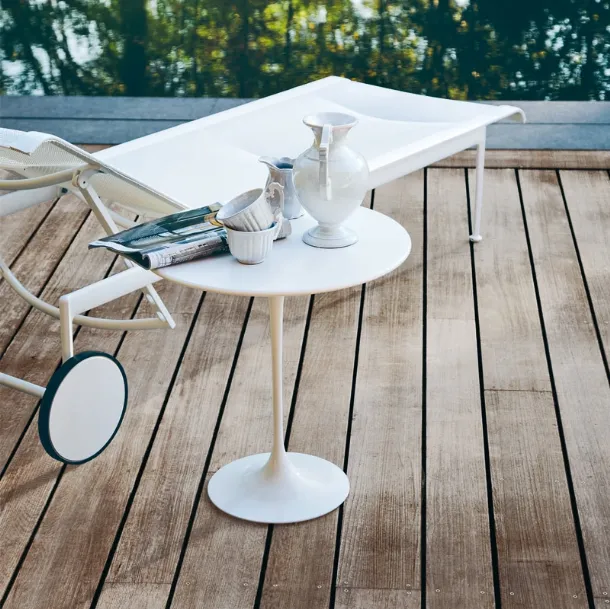 Tavolino da giardino Saarinen Low Table di Knoll