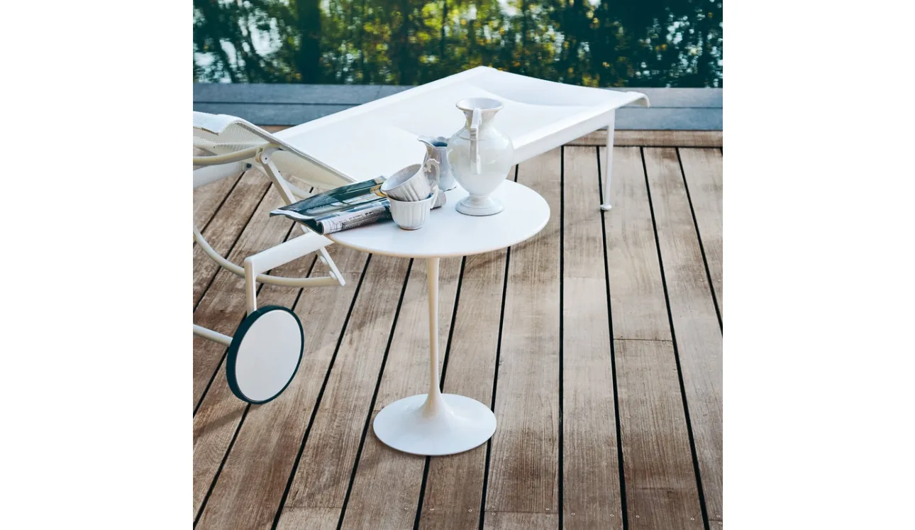 Tavolino da giardino Saarinen Low Table di Knoll