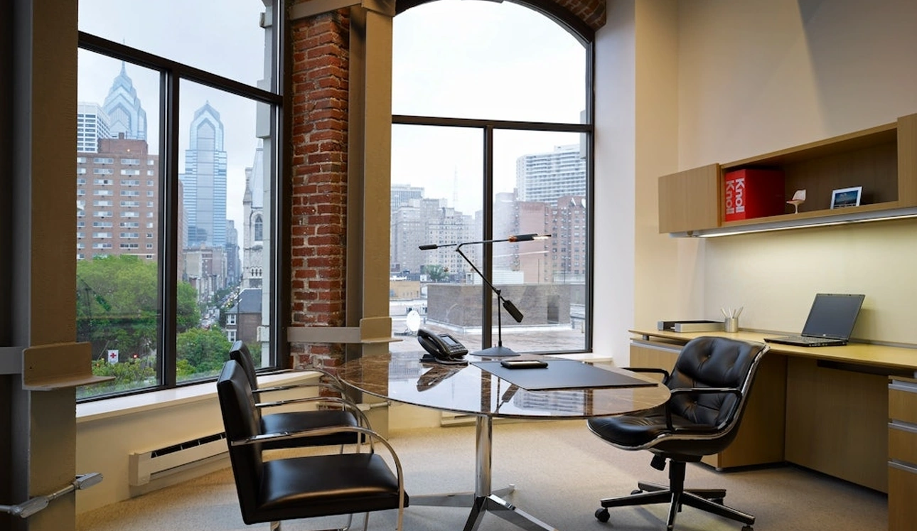 Scrivania Direzionale Florence Knoll Executive Desk Ovale di Knoll
